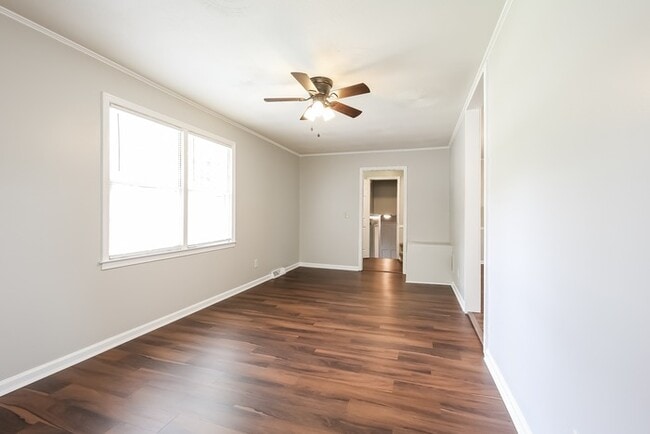 Photo - 105 Holland Ct