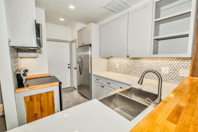 Photo - 1300 Augusta Dr Unit 18