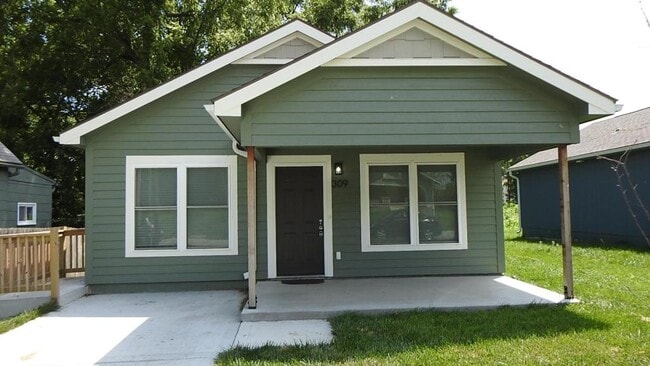 Photo - 309 E Short Ave House