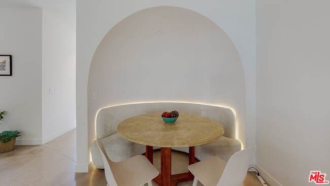 Photo - 4865 Wicopee Ave