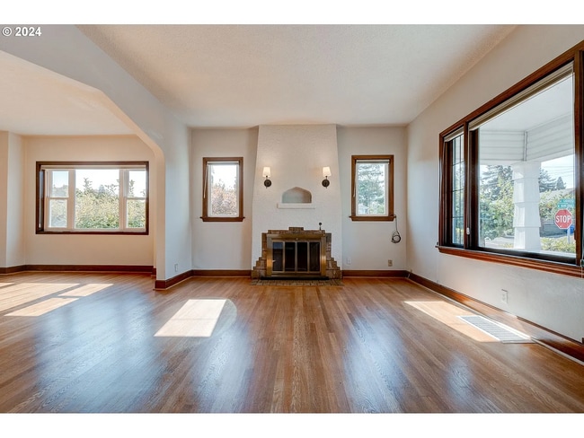 Photo - 6906 N Vancouver Ave