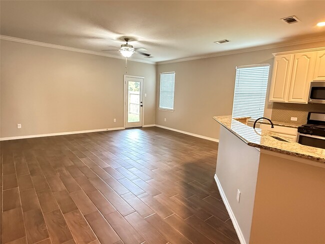 Building Photo - 13115 Southern Valley Dr