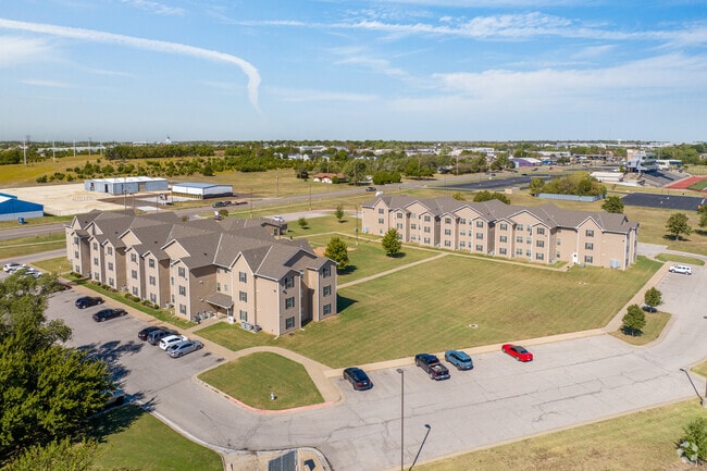 Building Photo - Kansas Villas Rental