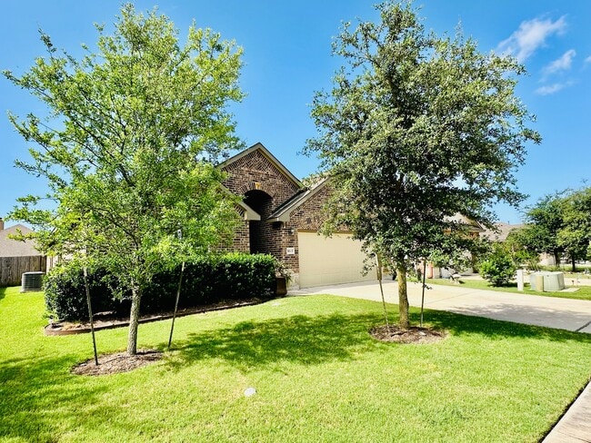 Photo - 5613 Sacco St