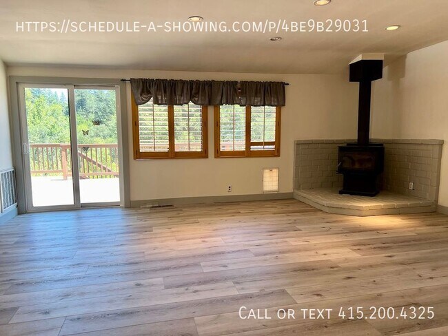 Photo - **Move-In Special: First Month Free!** Bea...