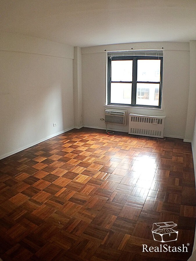 Photo - 157 E 57th St Apartments