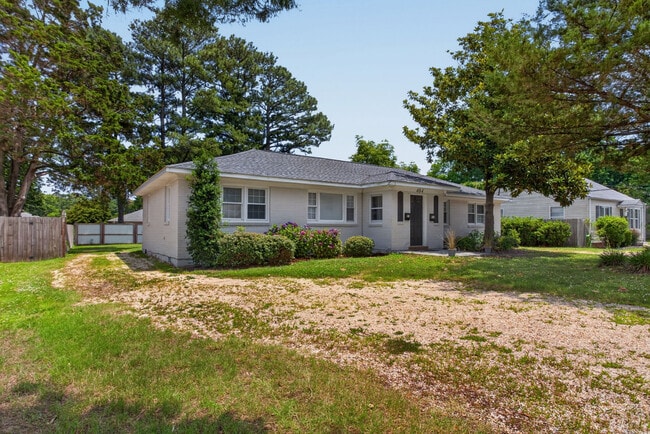Photo - 404 Roselynn Ln