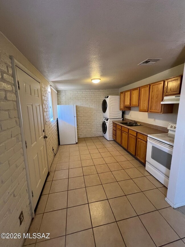Photo - 425 E Delano St
