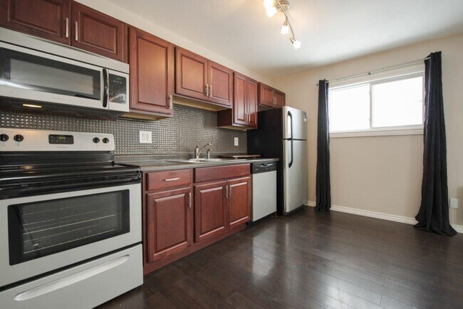 Photo - Warren Apartments