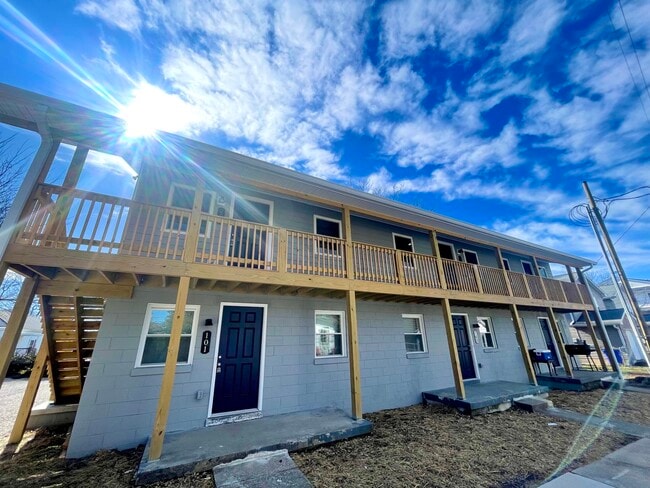 Building Photo - 402 Gunn St Unit 201