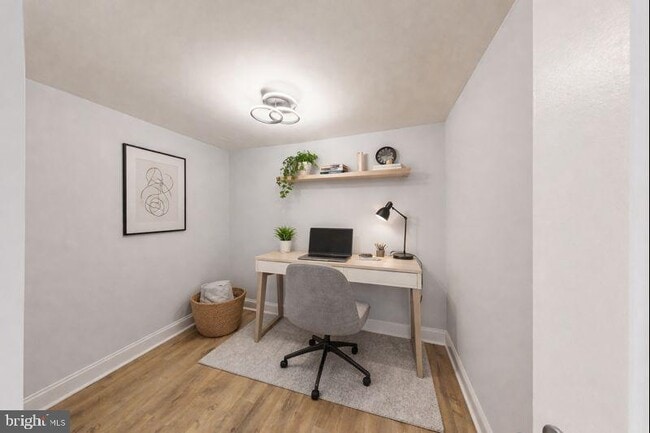 Photo - 4600 Duke St Unit 600