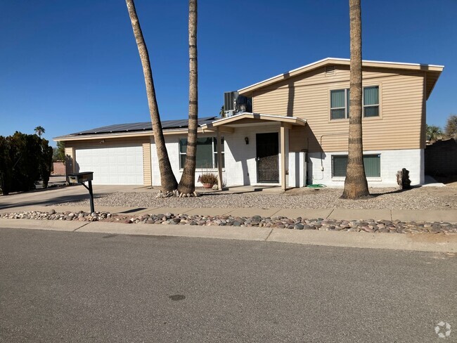 Building Photo - Northwest POOL Home with SOLAR