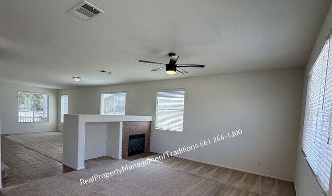 Spaciouse 4 Bed- 3 full Bath + plus Loft Home
