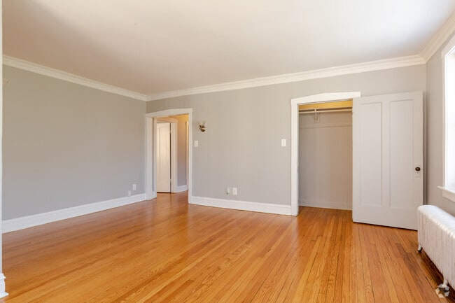 2BR, 2BA - 870SF