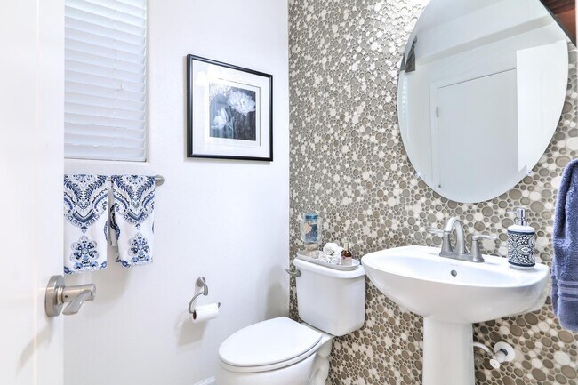 Photo - 33 Angra Way