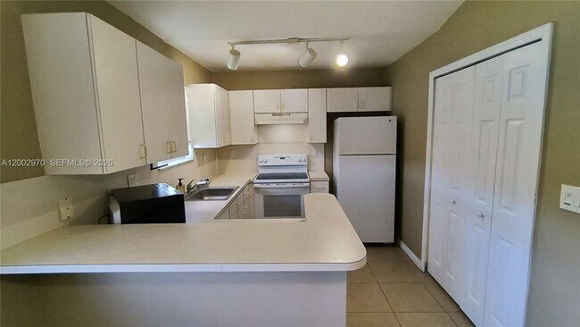 Photo - 985 NE 34th Ave Unit 204