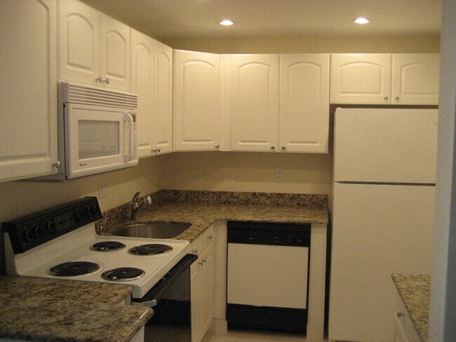 Photo - 490 NW 20th St Unidad 303