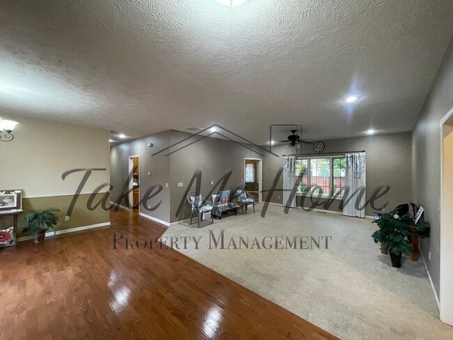 Photo - 4 Bedroom Home in Kickapoo District!