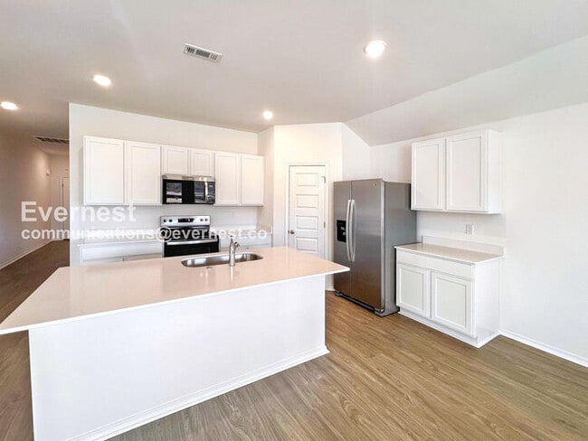 Photo - 104 E Sunbelt Ct