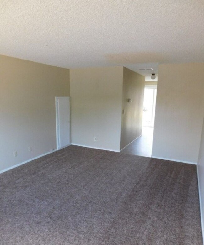 petr01* Unidad 6611 Rental Keizer, OR