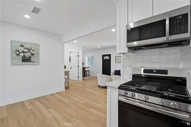 Photo - 856 Newton St