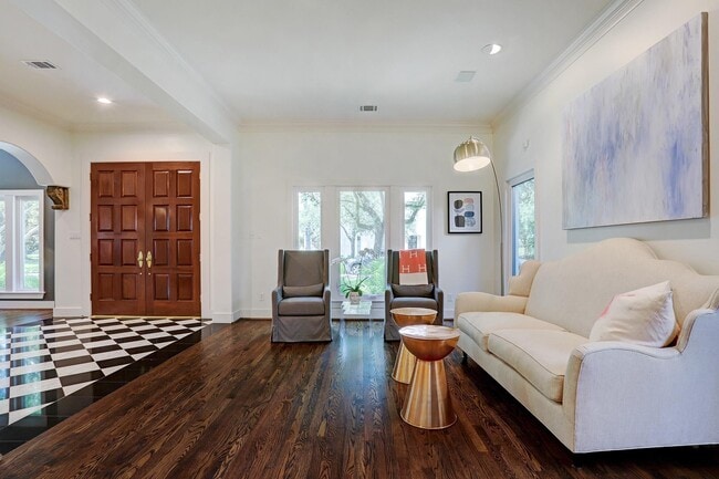 Photo - 3779 Robinhood St