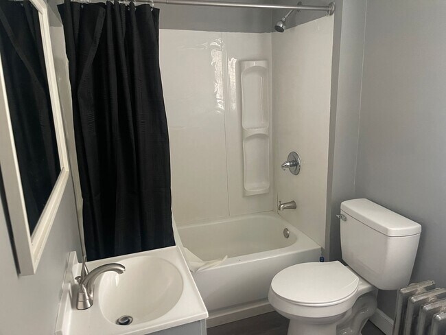 Photo - Updated 2 bedroom 2 bath House for rent