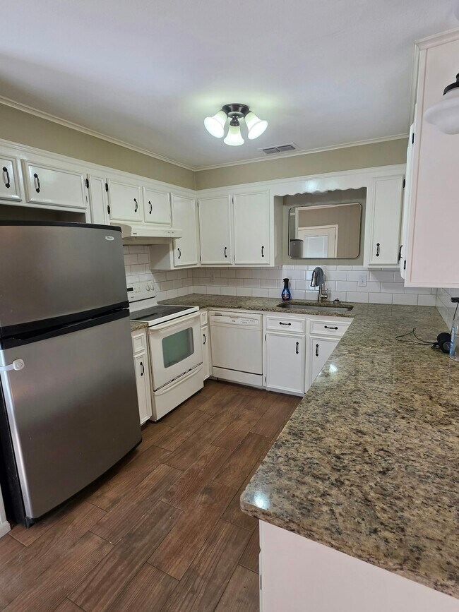 Photo - 707 White Oak St