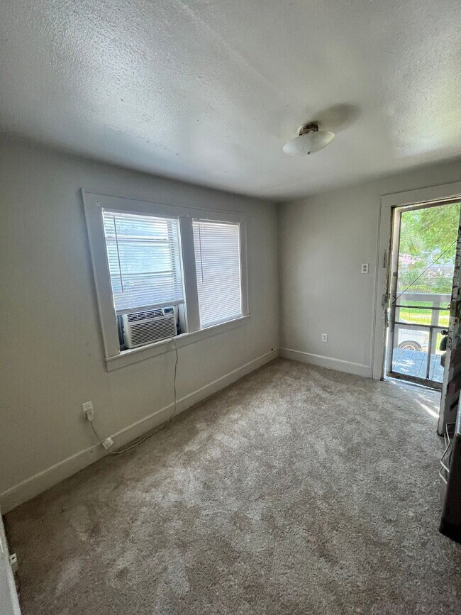 Photo - Centrally Located in Bryan Unidad A