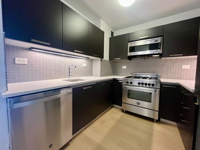 Photo - 222 E 39th St Apartment Unit 17B