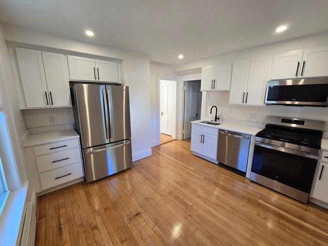 Building Photo - Live in this NEWLY updated 1 bed / 1 bath ... Unit Apt. #1