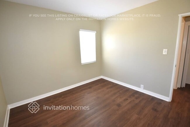 Photo - 2010 N Corlett Ave