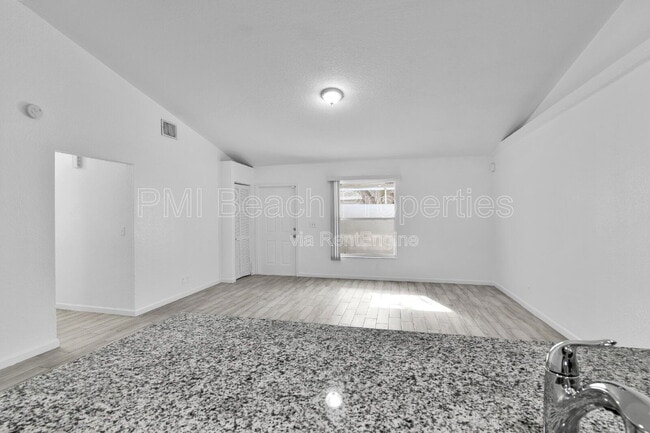 Photo - 13900 Folkestone Cir