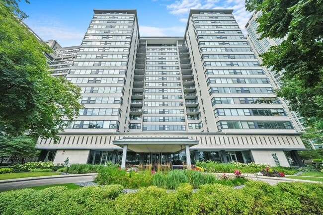 Building Photo - 3430 N Lake Shore Dr Unit 12J