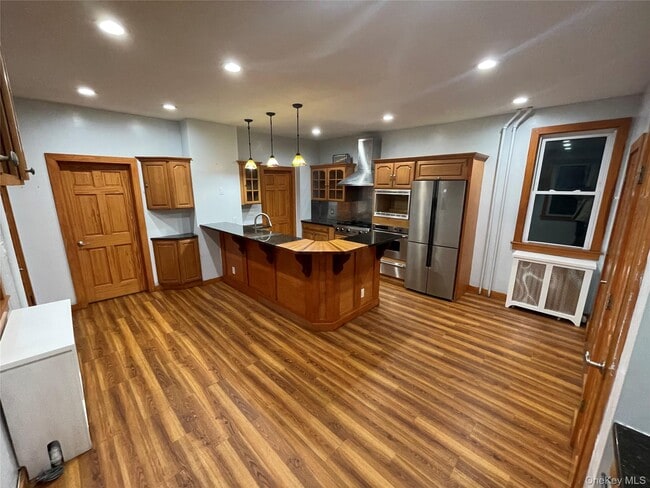 Building Photo - 334 Locust St