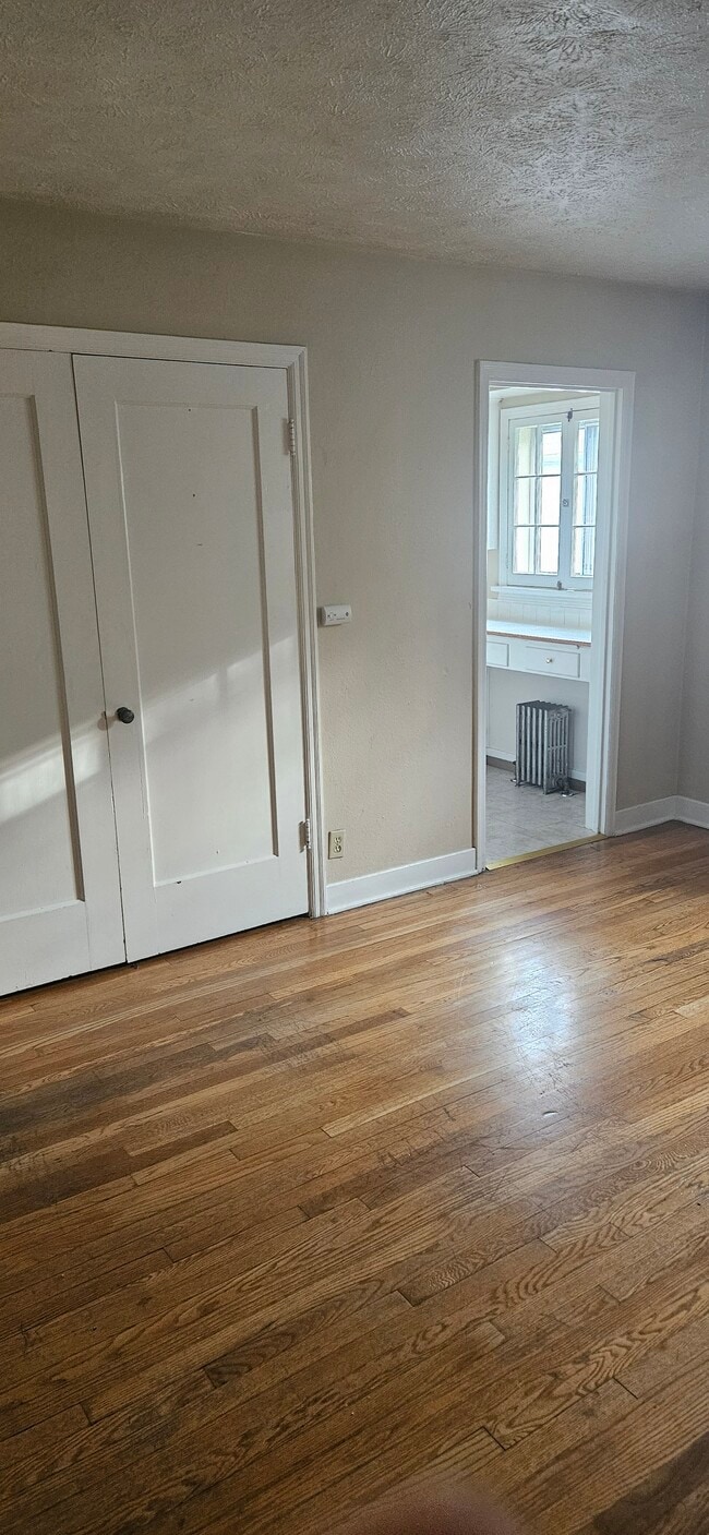 Living rm - 1740 W Riverside Ave