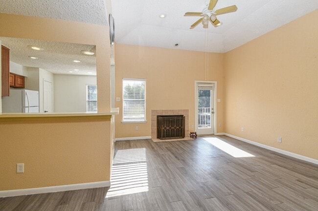 Photo - 2011 Spenwick Dr Unit 523