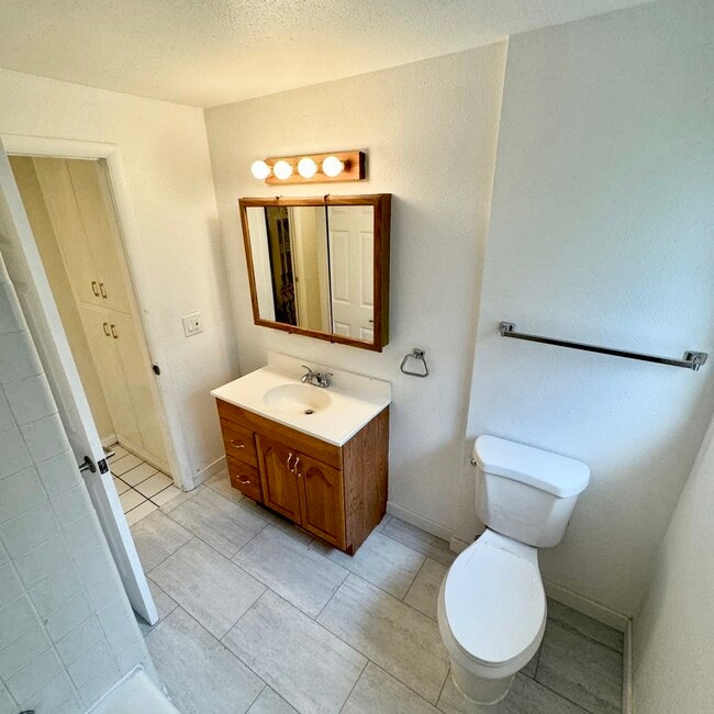 Building Photo - 771 Wall St Unit #21