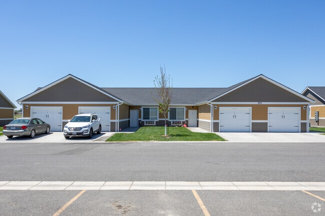 Attached garage/driveway