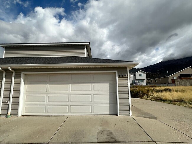Photo - Move-in Discount - 7 bedroom, 3 bathroom t...