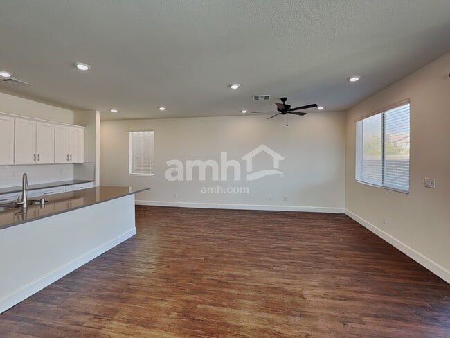 Photo - 556 Topiary Pk Ave