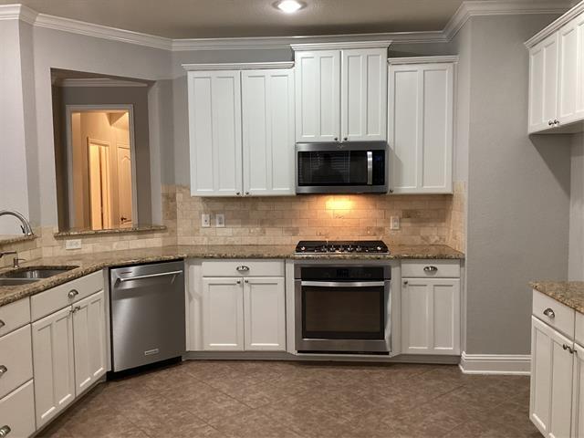 Photo - 9756 Sinclair St