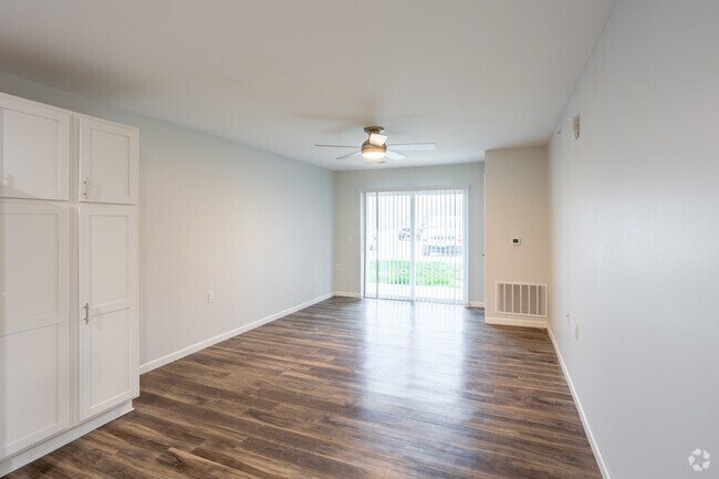 2BR, 1BA - 956SF - Living Room - Cottage Bluff Apartments