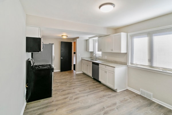 Photo - 3133 W 101st St