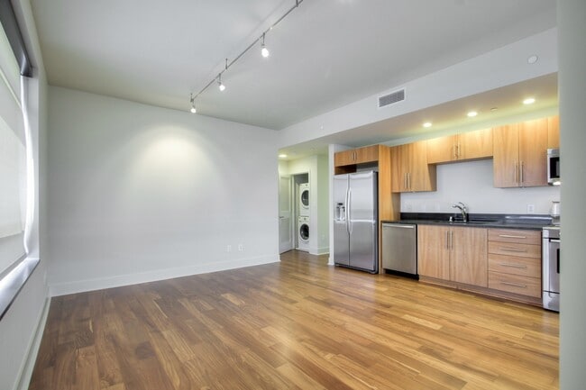 Photo - Gorgeous 2 Bedroom/2 Bathroom Condo for Rent at The 88 Unit 605