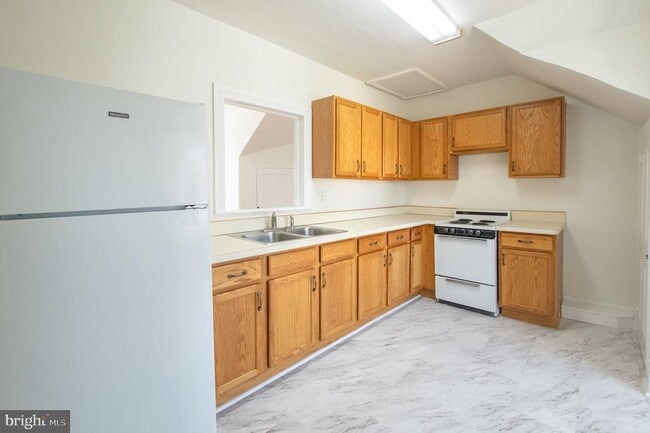 Building Photo - 401 W Washington St