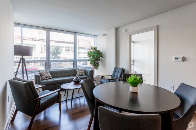 2 BR, 2 BA - 910 SF - 3333 Wisconsin