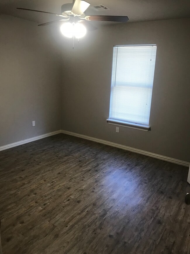 Photo - BH-OZIER TRIPLEX Unit 1212 C