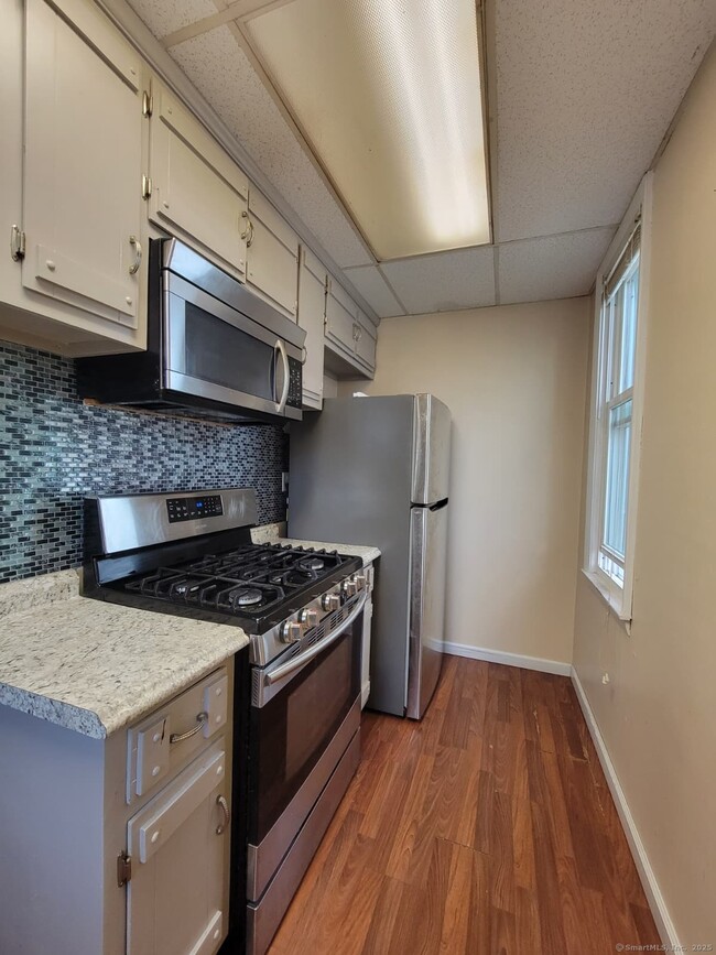 Building Photo - 179 Hart St Unit 1 Rental