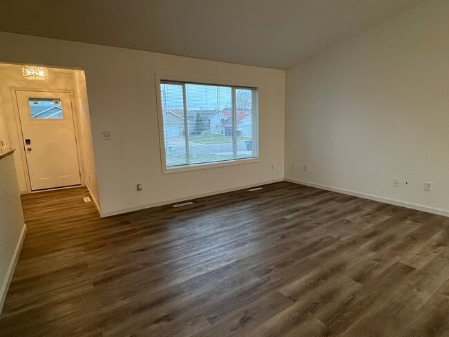 Photo - 5409 King Arthur Dr NW